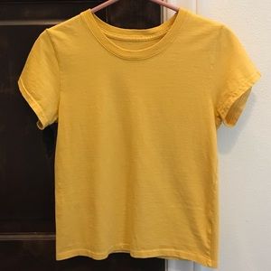 The perfect yellow T-shirt